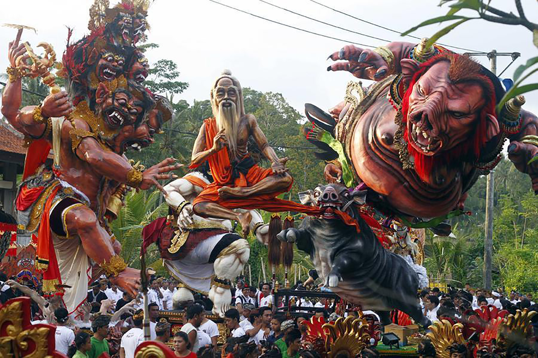 Традиции молчания. Ньепи на Бали. День тишины (Nyepi Day) - Бали. Ньепи на Бали парад. Парад ОГО ОГО на Бали.